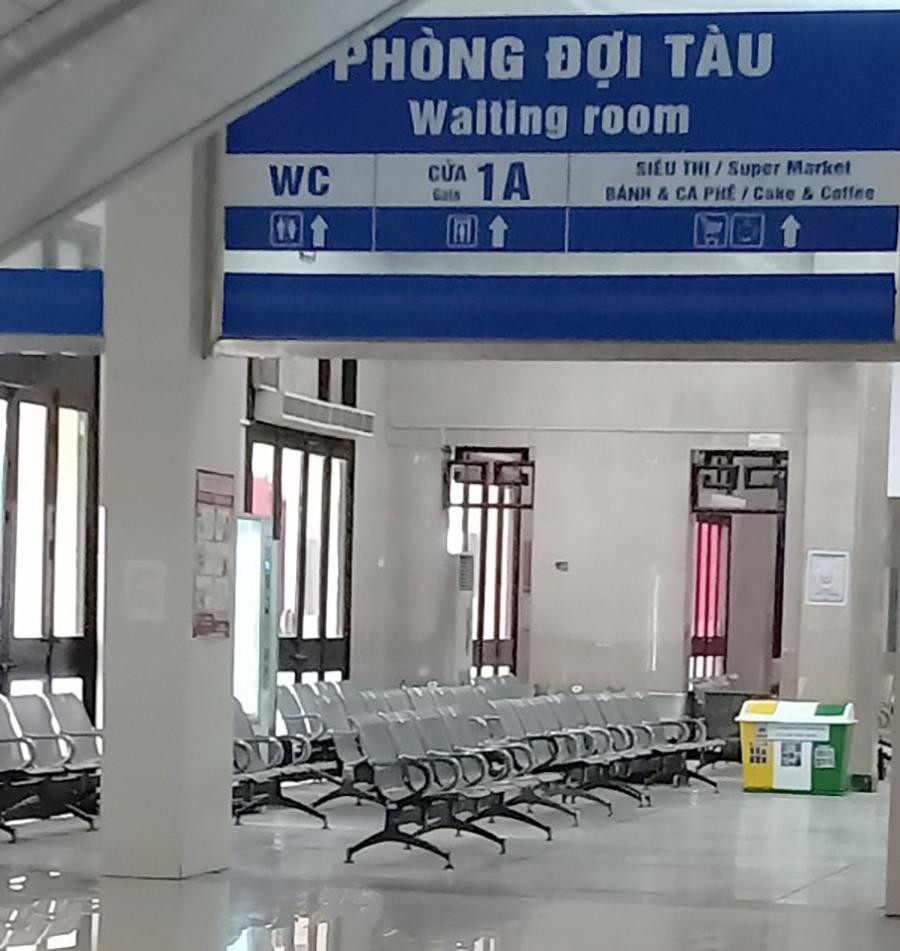 Quang cảnh dễ gặp tại ga Hà Nội những ngày này