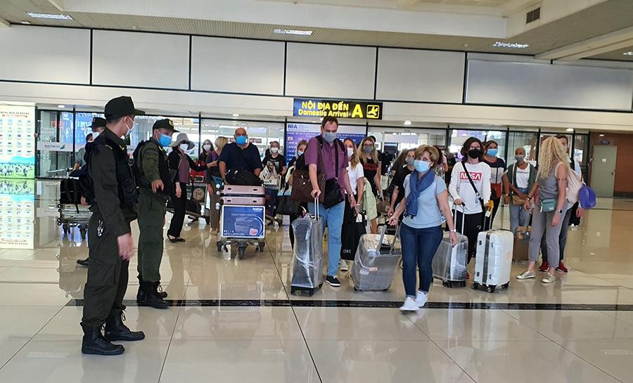 Lực lượng an ninh sân bay Nội Bài ngày 23/5.