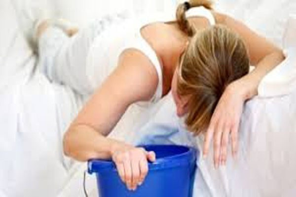 Miếng dán ngừa thai cũng có những tác dụng phụ (mặc dù hiếm gặp) như: Kích ứng nhẹ da ở vùng dán, đau đầu, cương vú, ra máu âm đạo bất thường, tăng cân nhẹ, buồn nôn và nôn, chướng bụng.