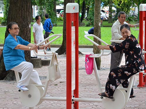 Tập thể dục và thực hiện các phương pháp thư giãn có thể giúp dễ ngủ mà không dùng thuốc Ảnh: TẤN THẠNH