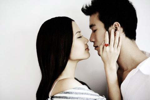 Những bệnh lây nhiễm nguy hiểm vì hôn