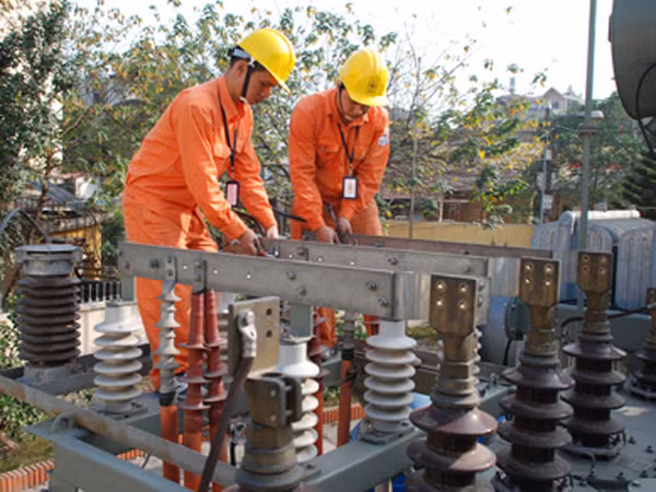 Theo lãnh đạo EVN, năm 2012 Hà Nội sẽ thiếu điện nghiêm trọng. Ảnh: Hoàng Anh