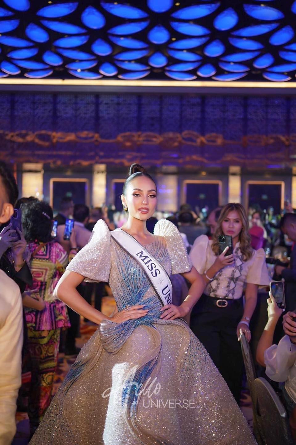 Gabriel sinh ra ở San Antonio, Texas, Hoa Kỳ với cha là người Philippines và mẹ là người Mỹ. Cô theo học Đại học North Texas ở Denton, Texas, nơi cô lấy bằng cử nhân về thiết kế thời trang và may mặc. Người đẹp luôn tự hào về gốc gác châu Á của mình.