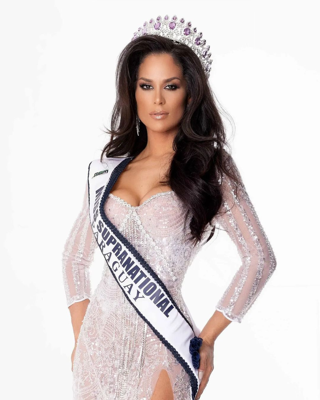 Mặc dù vậy, nhan sắc của Fabi Martinez gây tranh cãi. Nhiều người cho rằng cô có gương mặt quá già khi trang điểm, thiếu sự hài hòa và nữ tính.