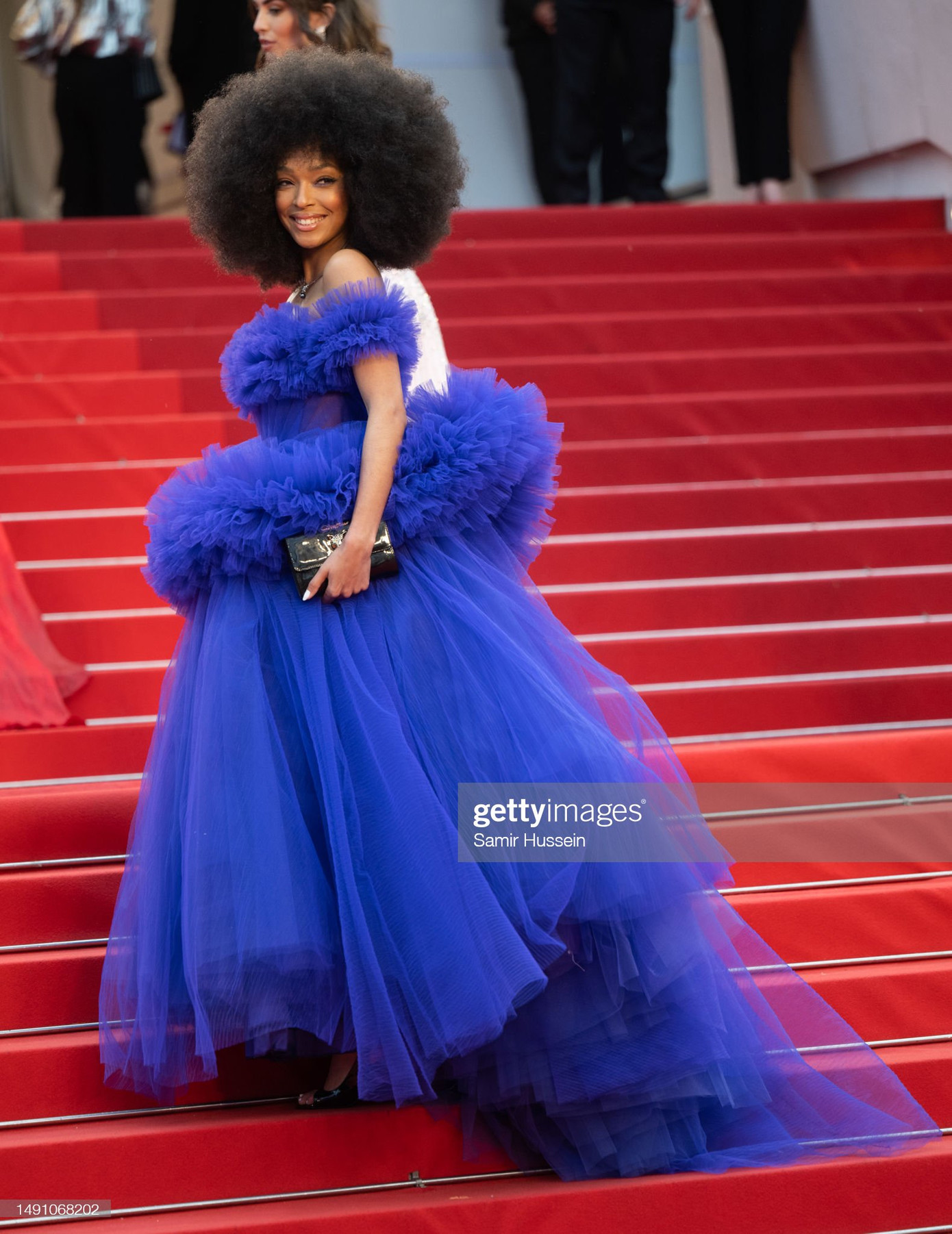 Ophely Mezino diện bộ váy lạ mắt màu xanh với điểm nhấn là chi tiết xếp ly cầu kỳ, giúp cô trở nên nổi bật trên thảm đỏ.