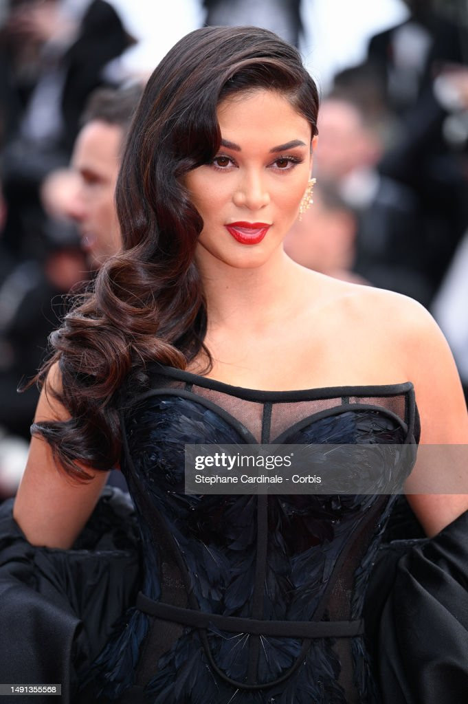 Pia Wurtzbach là khách mời danh dự của buổi công chiếu bộ phim Indiana Jones And The Dial Of Destiny, thuộc khuôn khổ Liên hoan phim Cannes lần thứ 76, diễn ra ngày 18/5 (giờ Pháp). Người đẹp Philippines nổi bật trên thảm đỏ với bộ váy cúp ngực màu đen.