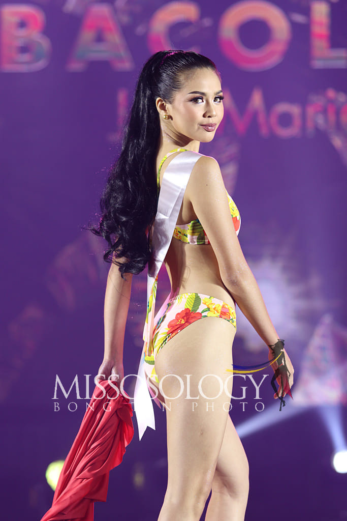 Sân khấu của đêm bán kết hôm 10/5 được đánh giá khá nhỏ, sơ sài. Khán giả hy vọng đêm chung kết Hoa hậu Hoàn vũ Philippines có một sân khấu hoành tráng và lộng lẫy hơn.