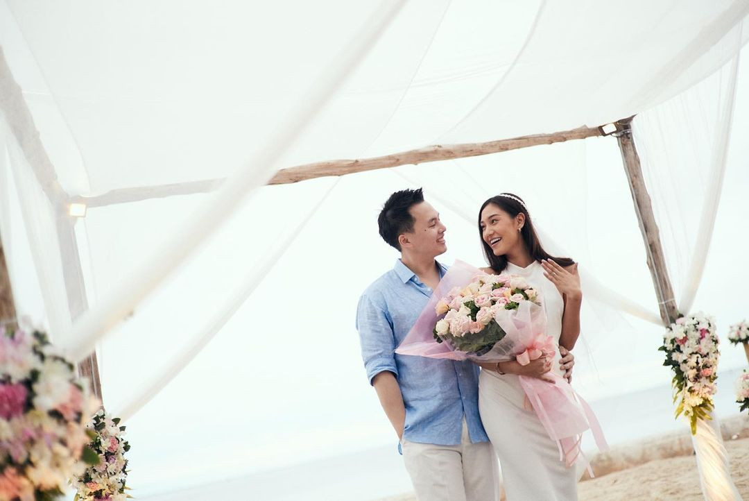 Nicolene Limsnukan hạnh phúc bên bạn trai doanh nhân Guntapon Mahanonda.