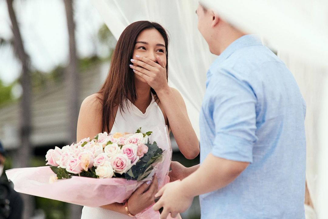 Nicolene Limsnukan hạnh phúc bên bạn trai doanh nhân Guntapon Mahanonda.