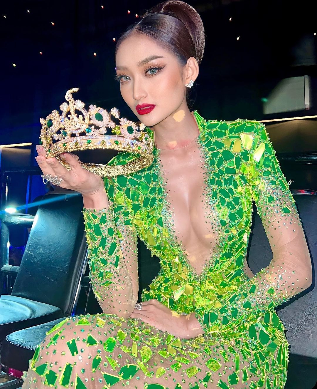 Pich Votey Saravody trở nên nổi tiếng ở Campuchia sau khi giành ngôi Á hậu 5 của Hoa hậu Hòa bình Quốc tế 2022. Trên trang cá nhân có hơn 360.000 người theo dõi, Pich Votey Saravody đăng tải hình ảnh chuẩn bị cho lễ khai mạc SEA Games 32. Cô bày tỏ niềm tự hào dân tộc khi được tham dự một sự kiện thể thao tầm cỡ khu vực.