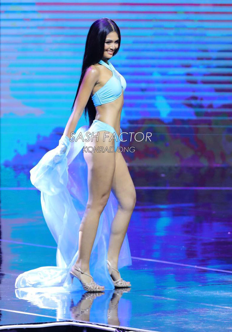 Người đẹp đại diện tỉnh Pampanga - Angelique Manto giành ngôi Á hậu 2. Cô năm nay 26 tuổi, là một phóng viên. Người đẹp đã tốt nghiệp tú tài chuyên ngành nghệ thuật giao tiếp. Tuy không có chiều cao nổi trội, Angelique Manto có thân hình cân đối, quyến rũ.