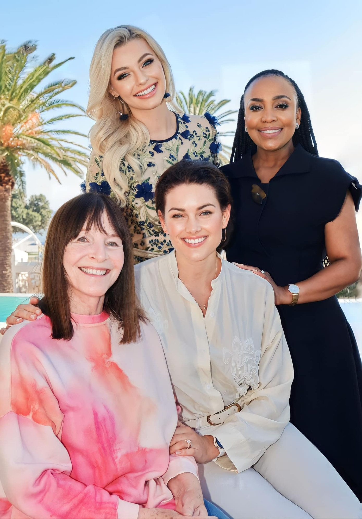 Đương kim Hoa hậu Thế giới 2021 Karolina Bielawska, bà Julia Morley - chủ tịch Miss World, Hoa hậu Thế giới 2014 Rolene Strauss và bà Carol Bouwer (áo đen) hội ngộ ở Nam Phi.