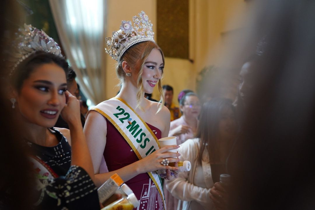 Sự xuất hiện của ba hoa hậu quốc tế đang đương nhiệm cùng nhiều người đẹp thế giới đình đám khác hứa hẹn sẽ thu hút sự chú ý theo dõi của khán giả trong đêm chung kết Puteri Indonesia 2023 vào ngày 19/5.