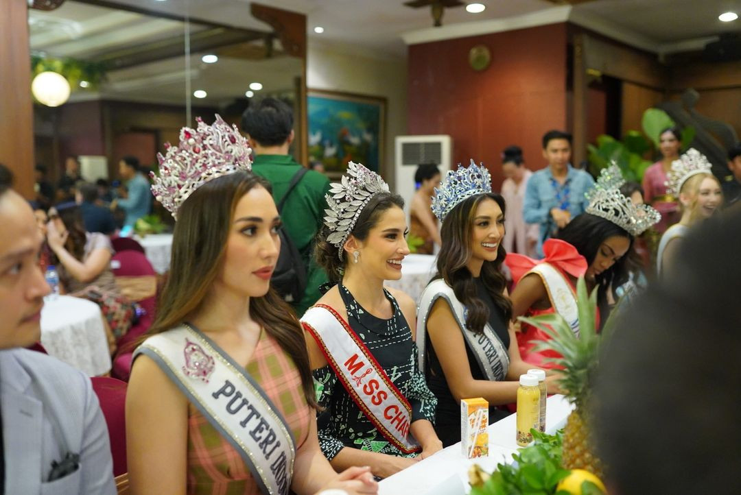 Sự xuất hiện của ba hoa hậu quốc tế đang đương nhiệm cùng nhiều người đẹp thế giới đình đám khác hứa hẹn sẽ thu hút sự chú ý theo dõi của khán giả trong đêm chung kết Puteri Indonesia 2023 vào ngày 19/5.