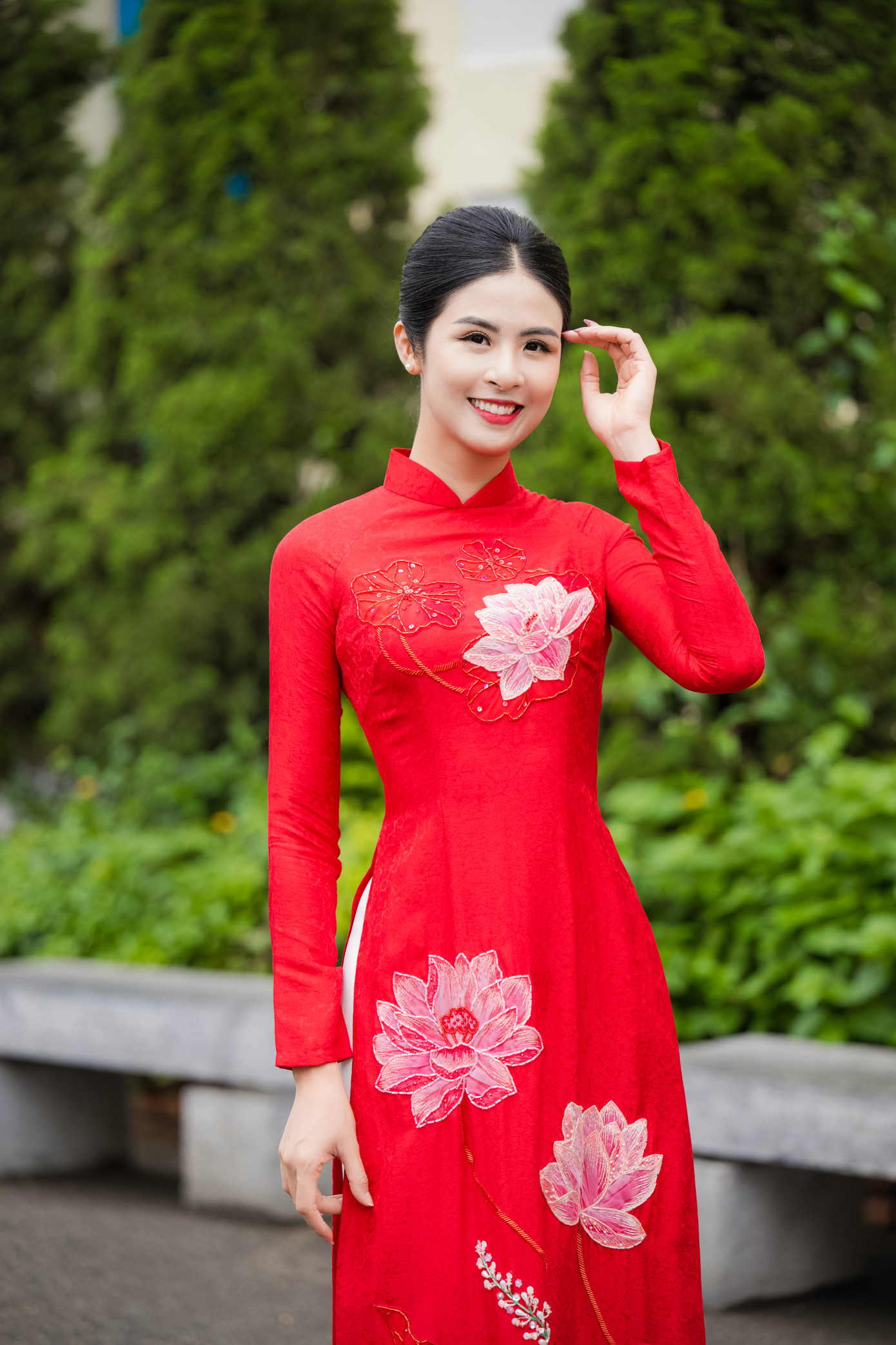 Sau khi kết hôn, Ngọc Hân vẫn miệt mài xây dựng sự nghiệp riêng trong nhiều vai trò. Ngoài lĩnh vực thiết kế áo dài, gần đây Ngọc Hân tích cực lấn sân vào lĩnh vực mỹ thuật. Cô đứng ra tổ chức nhiều triển lãm tranh cho các họa sĩ.