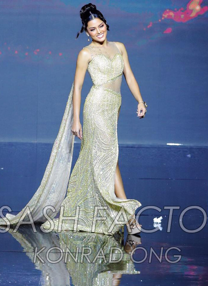 Theo format, sau khi công bố top 10, các người đẹp bước vào trình diễn váy dạ hội. Tuy nhiên ngay sau đó, MC tuyên bố hệ thống chấm điểm bị lỗi nên thay vì top 10, top 18 người đẹp đã cùng trình diễn váy dạ hội.