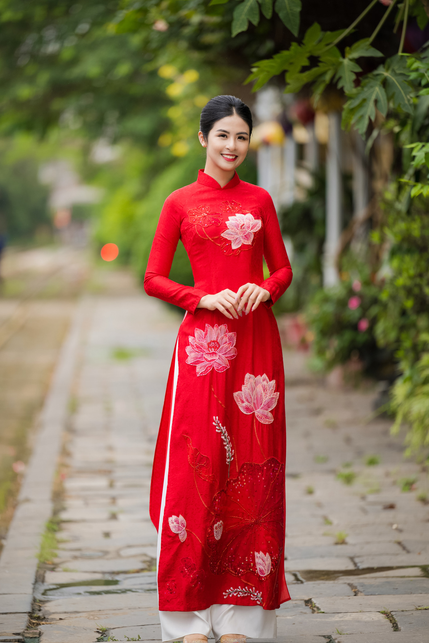 Sau khi kết hôn, Ngọc Hân vẫn miệt mài xây dựng sự nghiệp riêng trong nhiều vai trò. Ngoài lĩnh vực thiết kế áo dài, gần đây Ngọc Hân tích cực lấn sân vào lĩnh vực mỹ thuật. Cô đứng ra tổ chức nhiều triển lãm tranh cho các họa sĩ.