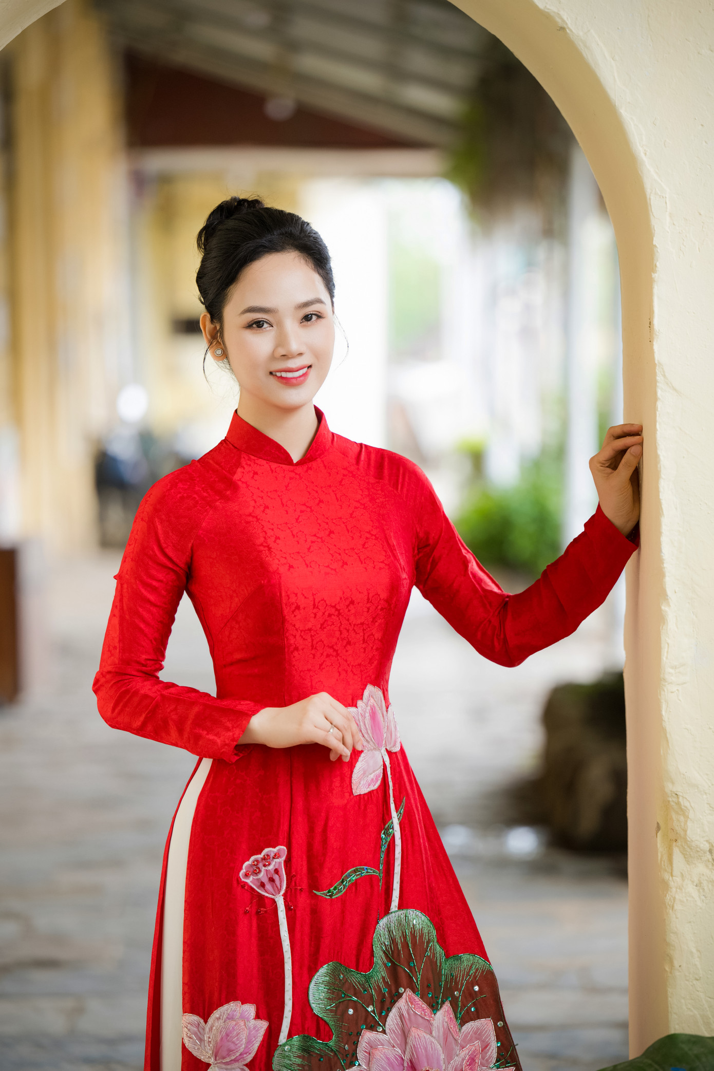 Trong khi đó, Mai Phương hài lòng với cuộc sống giản dị ở Hải Phòng. Sau nhiều năm rời xa showbiz, cô chỉ xuất hiện ở những sự kiện của những người bạn thân thiết. Người đẹp hài lòng với cuộc sống yên bình hiện tại ở quê nhà.