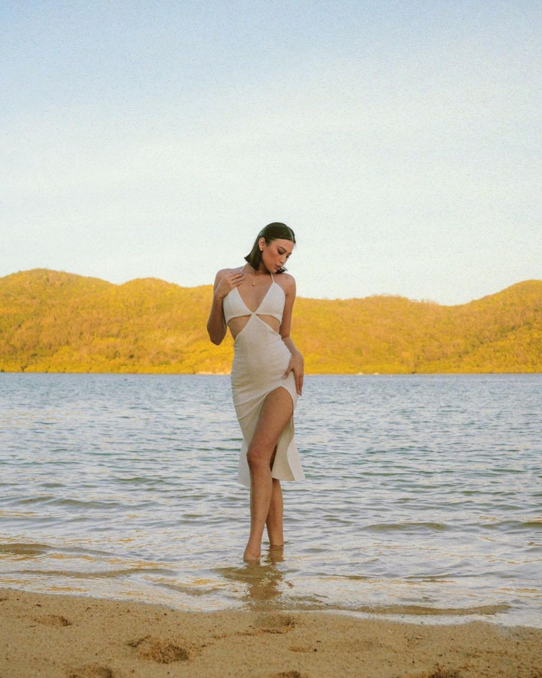 Michelle Marquez Dee có kinh nghiệm thi sắc đẹp ấn tượng. Cô từng giành giải Miss World Philippines 2019, đại diện quốc gia tham dự Hoa hậu Thế giới 2019 và vào top 12. Sau đó, cô tiếp tục giành giải Miss Universe Philippines Tourism - Hoa hậu Hoàn vũ Du lịch Philippines 2022.