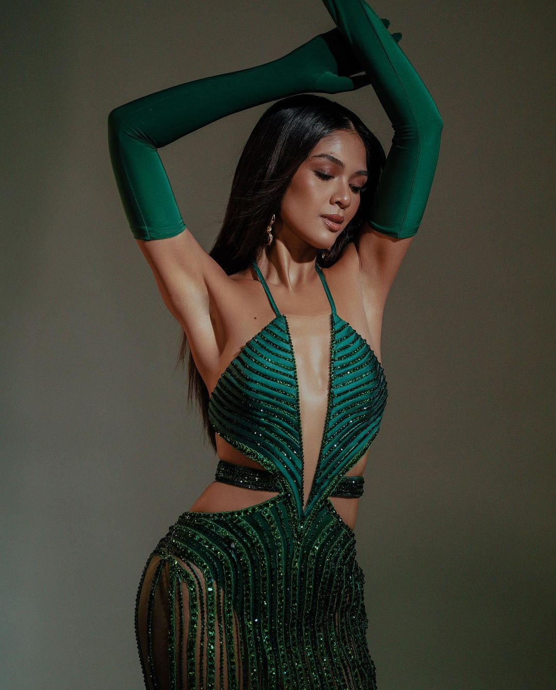 Danh hiệu Á hậu 2 trong đêm chung kết thuộc về người đẹp đại diện tỉnh Pampanga - Angelique Manto. Cô năm nay 26 tuổi, là một phóng viên. Người đẹp đã tốt nghiệp tú tài chuyên ngành nghệ thuật giao tiếp.