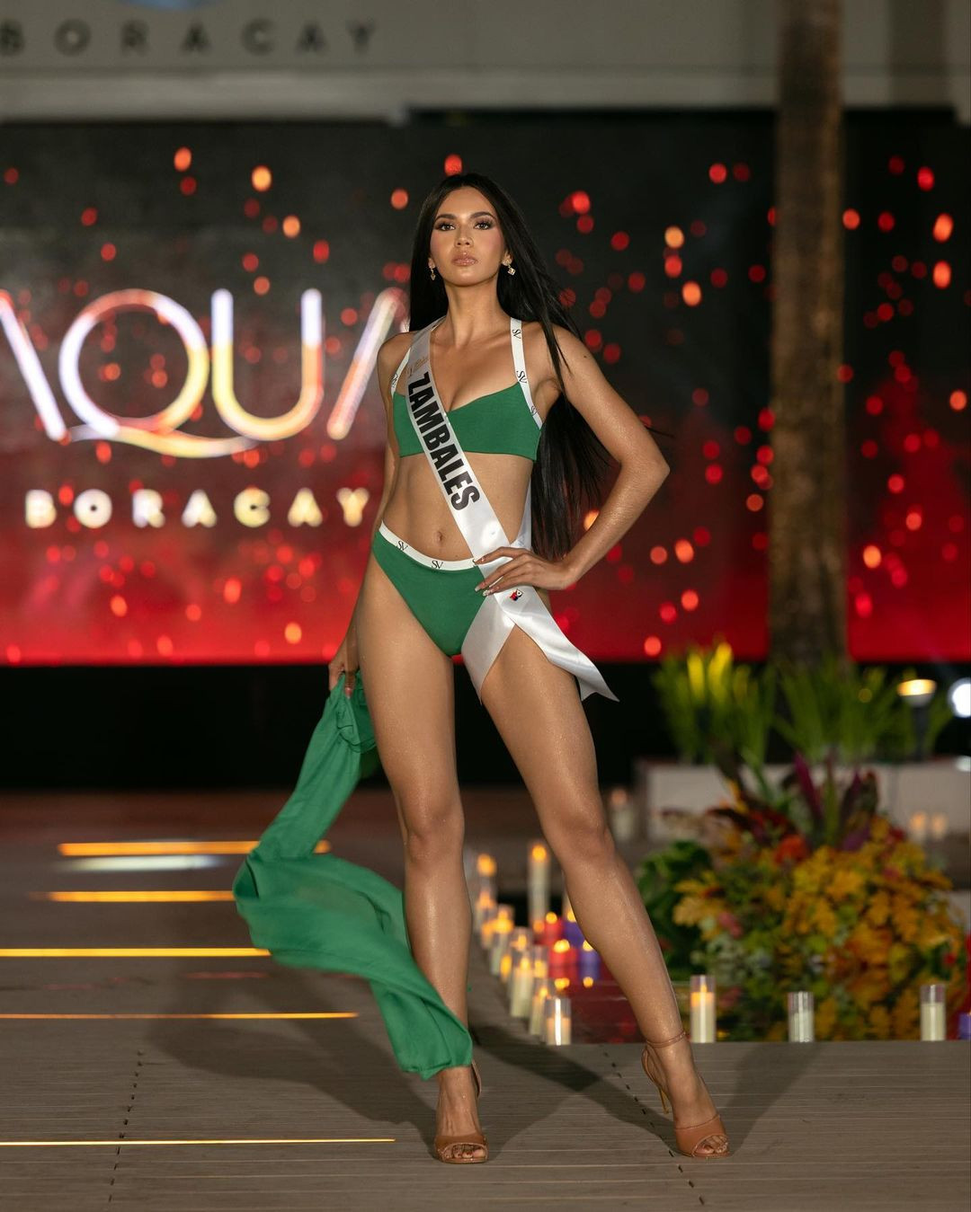 Christine Opiaza là người mẫu, người dẫn chương trình và nhà hoạt động xã hội vì sức khỏe tinh thần. Người đẹp từng chia sẻ thần tượng của cô là Hoa hậu Hoàn vũ 2015 Pia Wurtzbach.