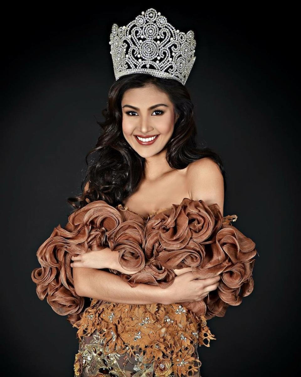 Wynwyn Marquez tham dự cuộc thi Binibining Pilipinas 2015 và vào top 15, đồng thời giành các giải thưởng phụ như Best National Costume, Miss Talent... Người đẹp sau đó tiếp tục dự thi Miss World Philippines 2017, giành được giải thưởng Reina Hispanoamericana Filipinas 2017 và hàng loạt giải phụ khác.