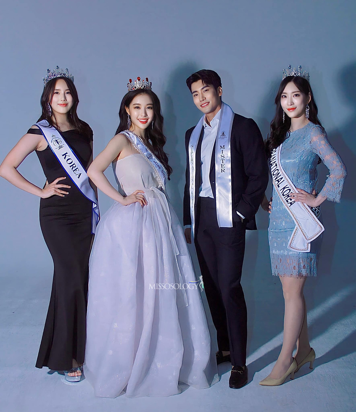 Sự kiện đăng quang của Hoa hậu và Nam vương Siêu quốc gia Hàn Quốc bị chê thiếu chuyên nghiệp. Sự kiện đăng quang của Hoa hậu và Nam vương Siêu quốc gia Hàn Quốc bị chê thiếu chuyên nghiệp.