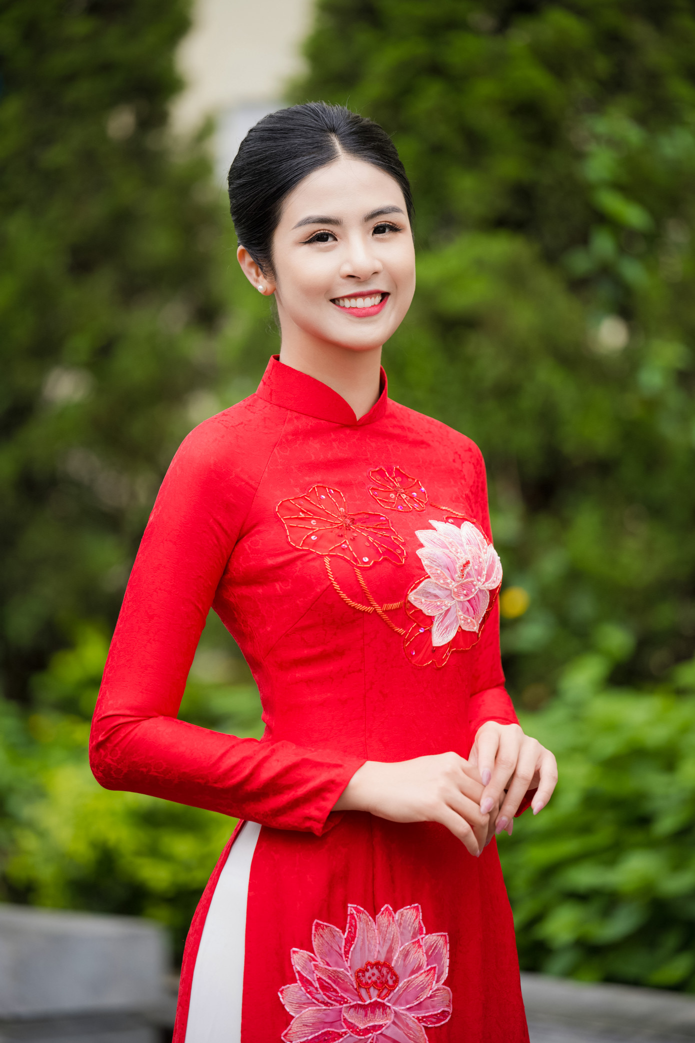 Sau khi kết hôn, Ngọc Hân vẫn miệt mài xây dựng sự nghiệp riêng trong nhiều vai trò. Ngoài lĩnh vực thiết kế áo dài, gần đây Ngọc Hân tích cực lấn sân vào lĩnh vực mỹ thuật. Cô đứng ra tổ chức nhiều triển lãm tranh cho các họa sĩ.