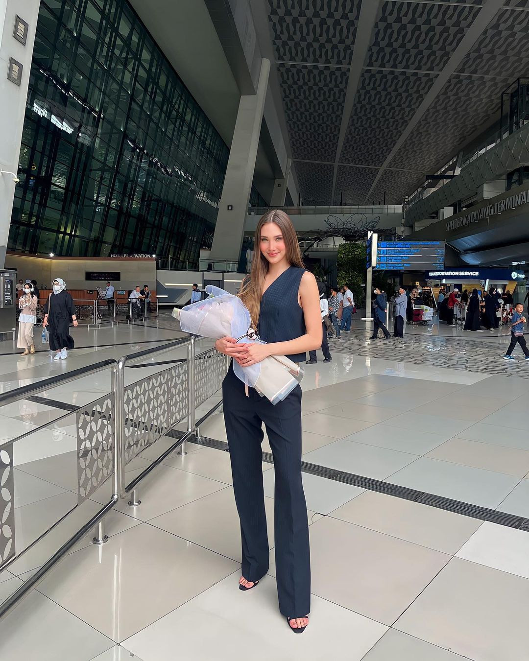 Hoa hậu Quốc tế 2015 Edymar Martínez cũng có mặt ở Indonesia chuẩn bị dự chung kết Puteri Indonesia 2023.