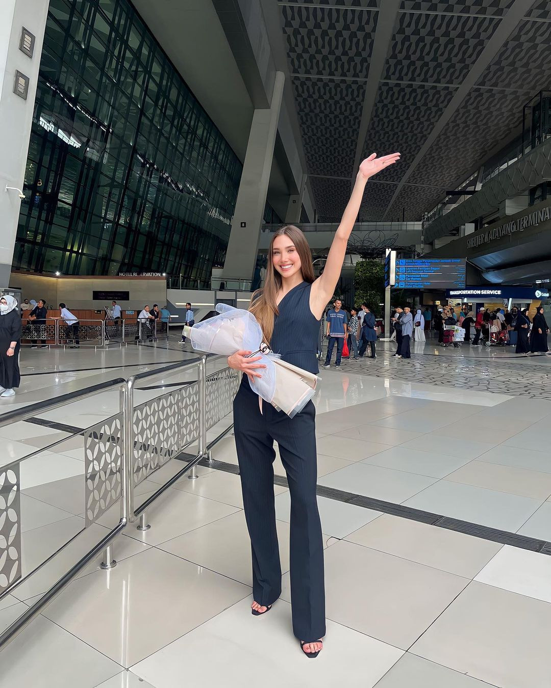 Hoa hậu Quốc tế 2015 Edymar Martínez cũng có mặt ở Indonesia chuẩn bị dự chung kết Puteri Indonesia 2023.