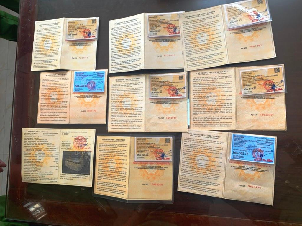 Cặp vợ chồng chuyên lừa đảo bán ô tô bằng giấy tờ giả ảnh 2 Cặp vợ chồng chuyên lừa đảo bán ô tô bằng giấy tờ giả ảnh 2