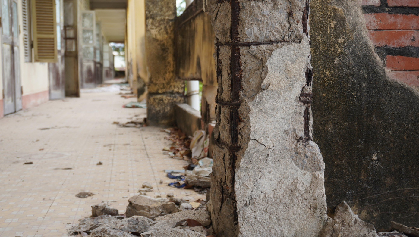 Nhiều vị trí đổ nát, nguy hiểm