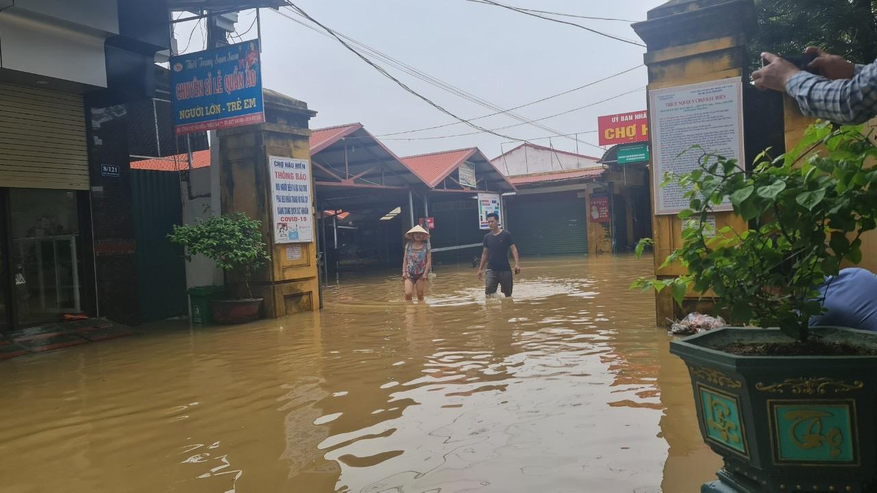 Tình trạng ngập lụt đang xảy ra tại xã Minh Tâm, huyện Thiệu Hoá