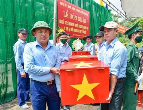 Đón nhận hài cốt liệt sỹ quân tình nguyện và chuyên gia Việt Nam hy sinh tại nước CHDCND Lào