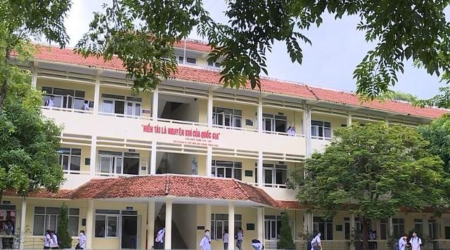 Trường THPT chuyên Lam Sơn