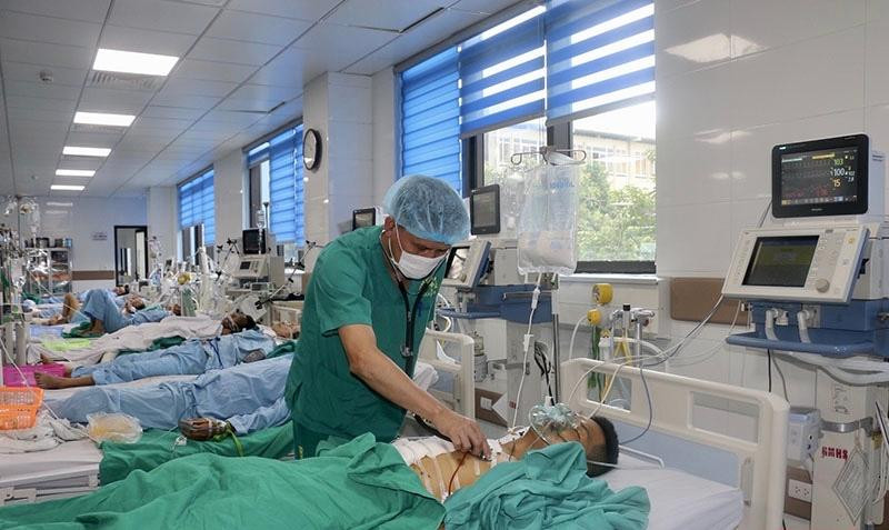 Các y, bác sĩ Bệnh viện đa khoa tỉnh Thanh Hoá đã thực hiện thành công ca phẫu thuật cứu sống bệnh nhân bị đâm thủng tim