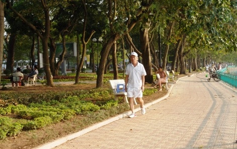 Bác khánh - người sống gần Hồ Tây. Bác khánh - người sống gần Hồ Tây