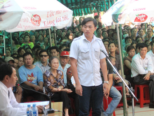 Con trai bị cáo xin tòa giảm án cho mẹ