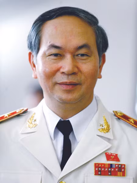 Bộ trưởng Công an, Trung tướng Trần Đại Quang (55 tuổi), quê Ninh Bình, GS.TS (ngành an ninh), Ủy viên Bộ Chính trị