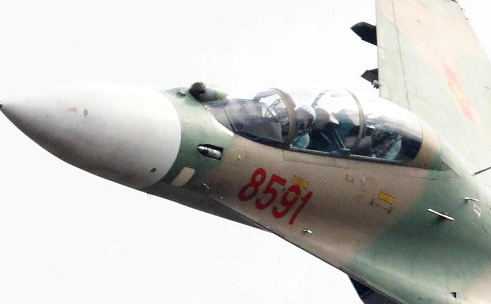 Su-30MK2 là loại máy bay chiến đấu đa năng 2 chỗ ngồi, tốc độ siêu âm có thể đảm nhiệm cả nhiệm vụ chiếm ưu thế trên không và nhiệm vụ cường kích (tấn công trên mặt đất, mặt biển)