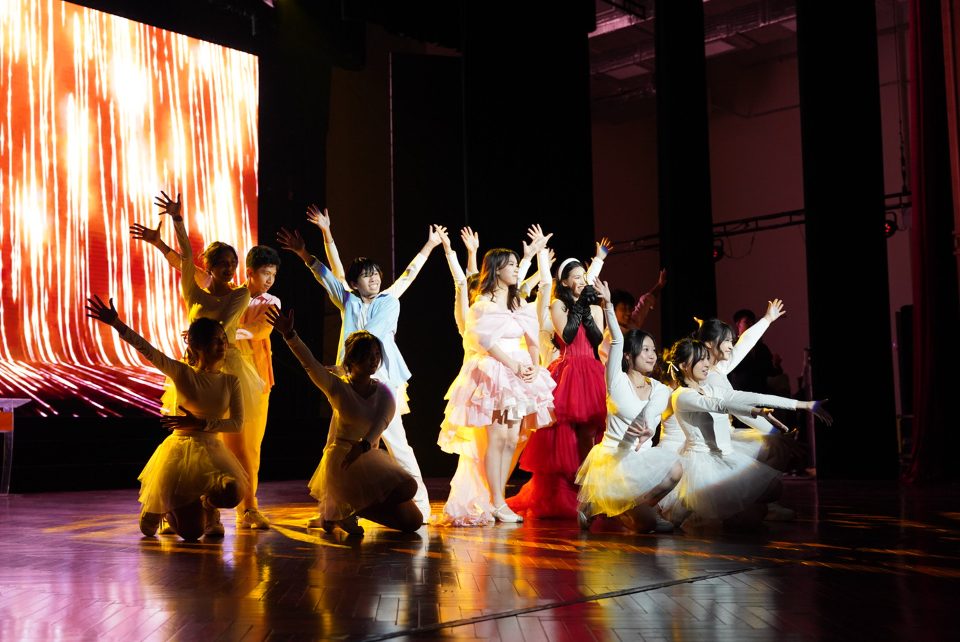 Những hình ảnh ấn tượng trong đêm diễn Những hình ảnh ấn tượng trong đêm diễn