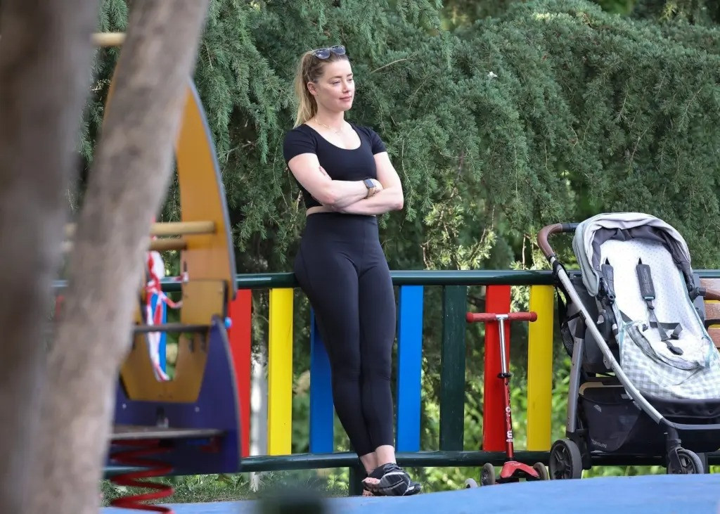 Không rõ người đẹp có ý định tìm cách bắt đầu lại sự nghiệp diễn xuất không. Ảnh: BACKGRID. Không rõ người đẹp có ý định tìm cách bắt đầu lại sự nghiệp diễn xuất không. Ảnh: BACKGRID.