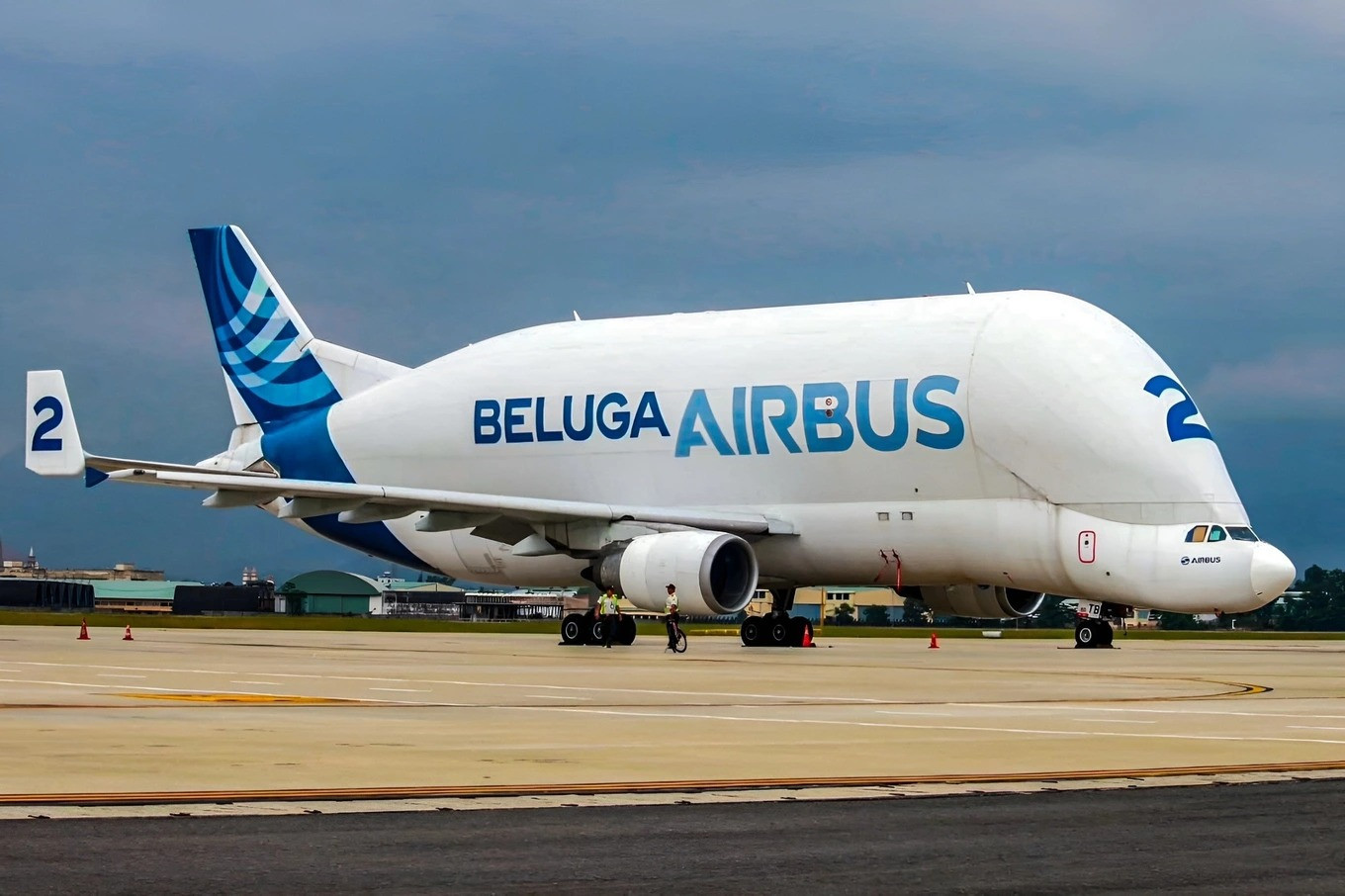 Máy bay "cá voi trắng" tại sân bay Đà Nẵng. Ảnh: Dân trí. Máy bay "cá voi trắng" tại sân bay Đà Nẵng. Ảnh: Dân trí.