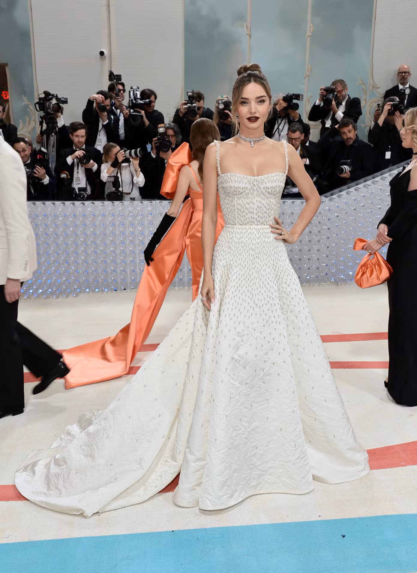 Siêu mẫu Miranda Kerr yêu kiều như công chúa với chiếc váy cúp ngực của Dior. Ảnh: Getty Images. Siêu mẫu Miranda Kerr yêu kiều như công chúa với chiếc váy cúp ngực của Dior. Ảnh: Getty Images.