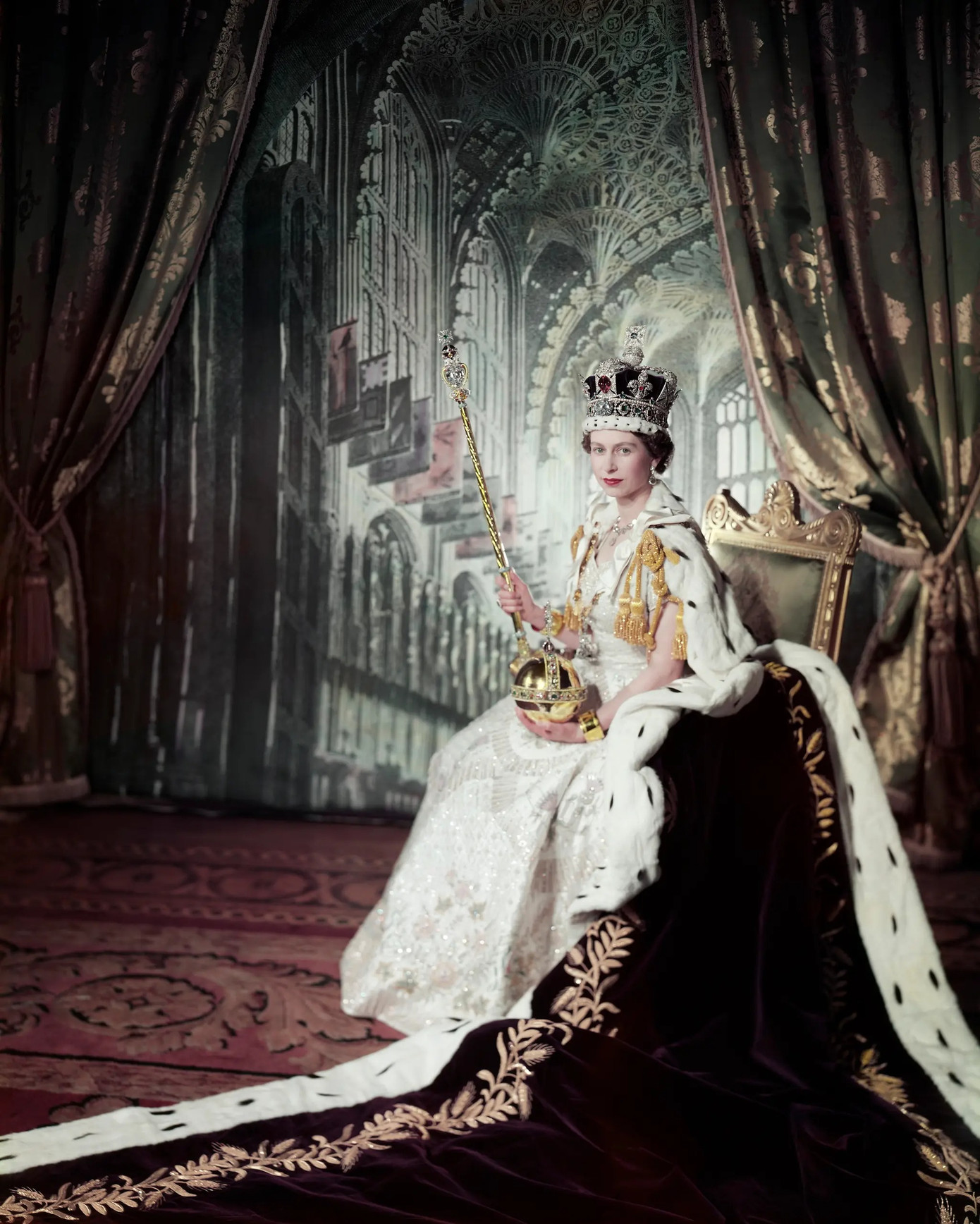 Bức chân dung chính thức của Nữ hoàng Elizabeth II trong lễ đăng cơ năm 1953. Ảnh: Royal Collection Trust.