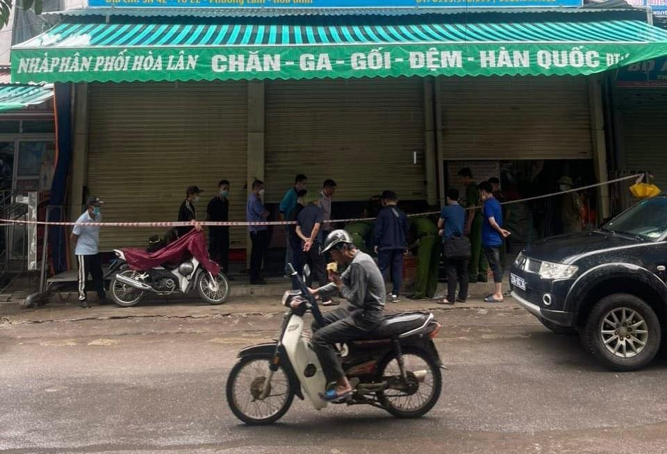 Lực lượng chức năng phong toả hiện trường. Ảnh: VietNamNet. Lực lượng chức năng phong toả hiện trường. Ảnh: VietNamNet.