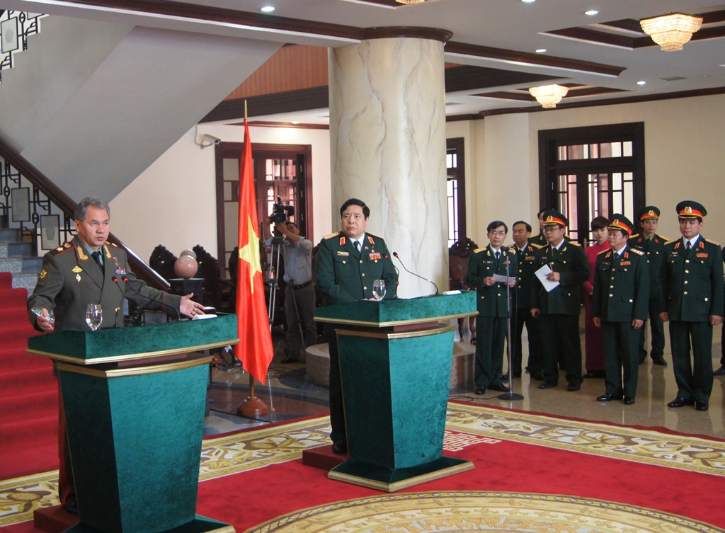 Hai Bộ trưởng phát biểu sau hội đàm