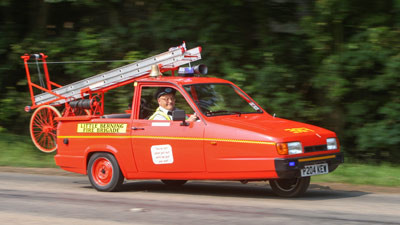 Chiếc xe cứu hỏa tý hon của ông John Ward