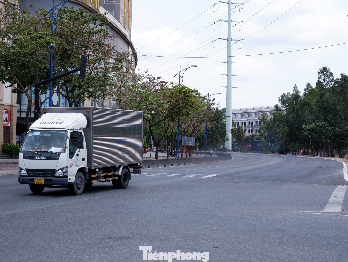 Dự án lẽ ra hoàn thành vào cuối năm 2020 nhưng bị chậm tiến độ hơn 2 năm và phải tạm dừng do nhà thầu cũ gặp khó khăn trong quá trình thực hiện hợp đồng.