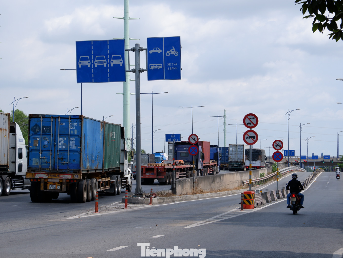 Bên cạnh đó, sau khi đường Đồng Văn Cống được mở rộng, cầu Mỹ Thủy 3 ở nút giao thông Mỹ Thủy cũng đã được kết nối, góp phần giảm áp lực giao thông cho điểm nóng cửa ngõ ra vào cảng Cát Lái (TP.Thủ Đức).